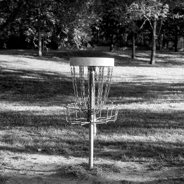 Koš na disc golf